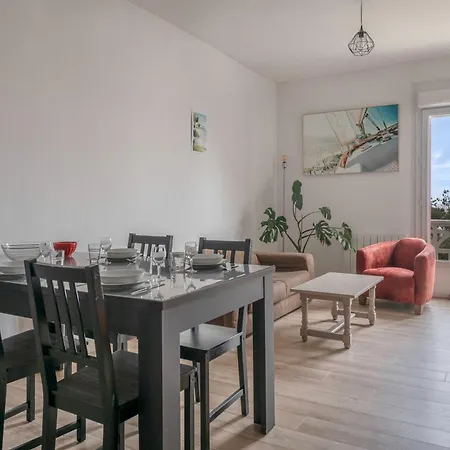 A 50m De La Plage, Vue Apartment